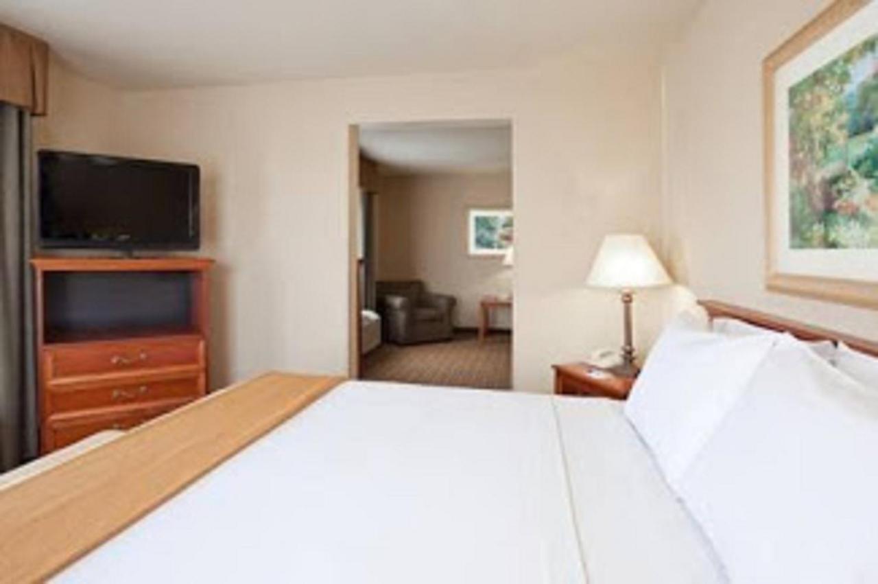 Holiday Inn Express Hotel & Suites Columbus Southeast Groveport By Ihg Exterior foto